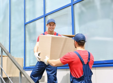 Efficient removal van navigating Islington streets
